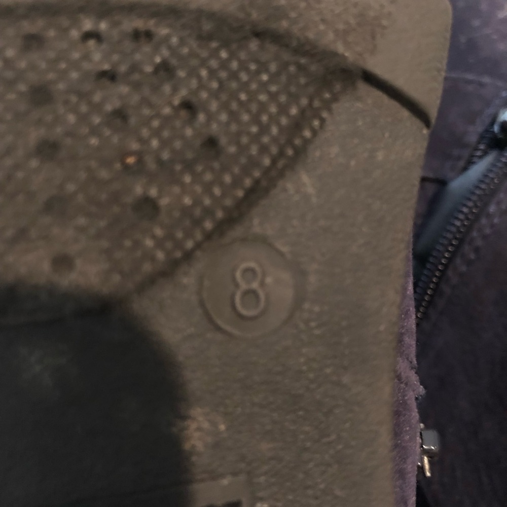 Refresh navy booties, size 8. - Picture 5 of 6